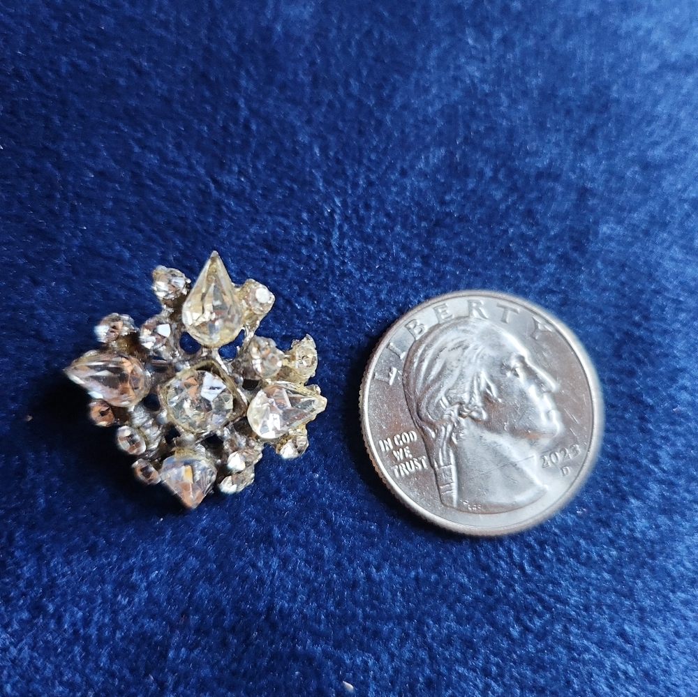 Vintage Clear Rhinestone Cluster Brooch Silver Tone Starburst Snowflake Pin - Picture 3 of 3